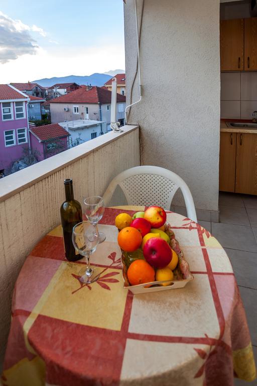 Apartments Marko Tivat Buitenkant foto